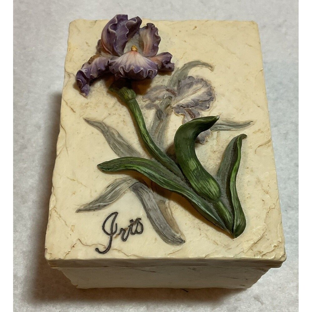 Iris Retro/Vintage Ceramic Box For Jewels - Iris On Top Is 3D